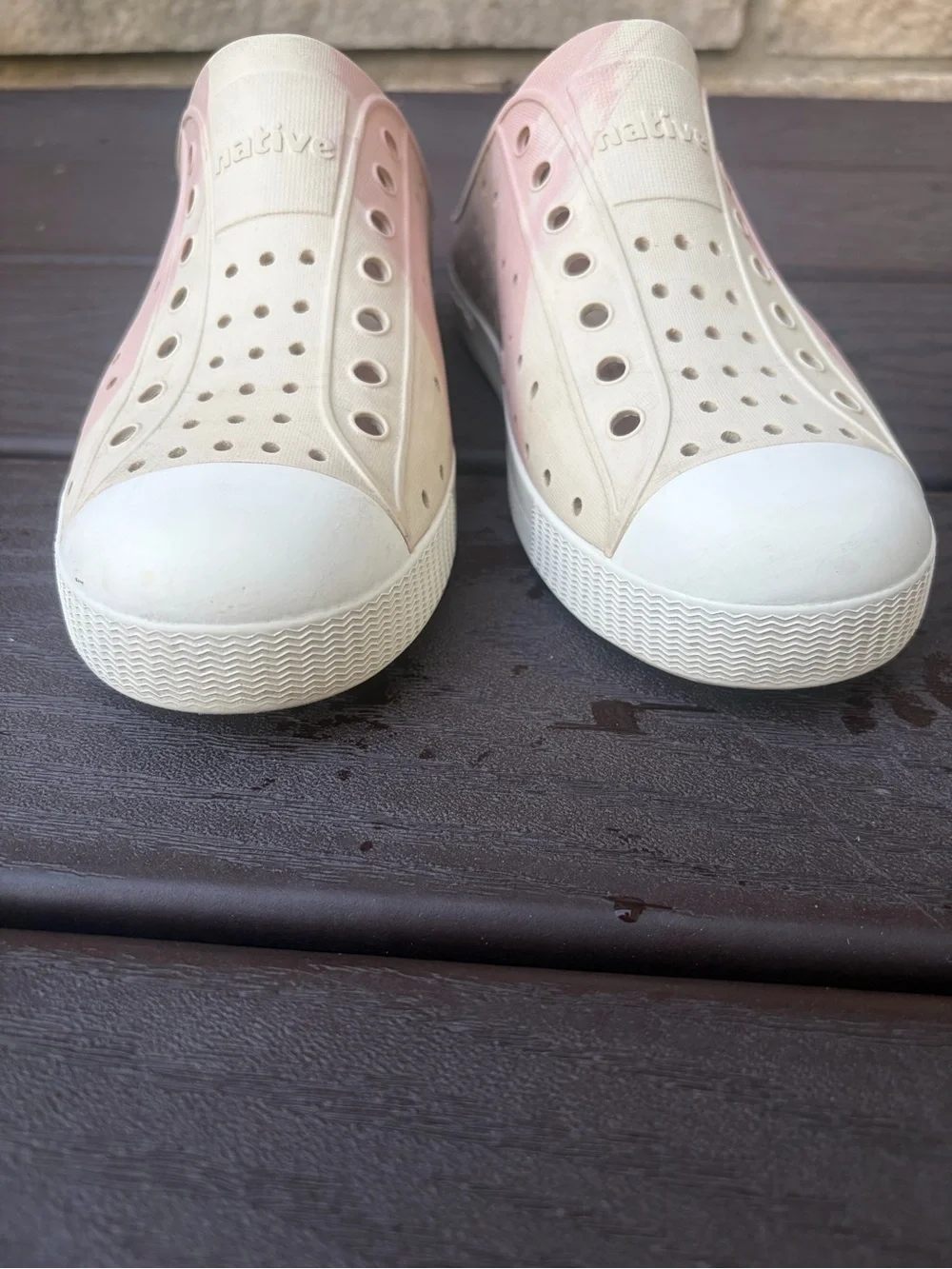 Native Jefferson Slide water friendly Flax Marble/White  Kids Size J2
